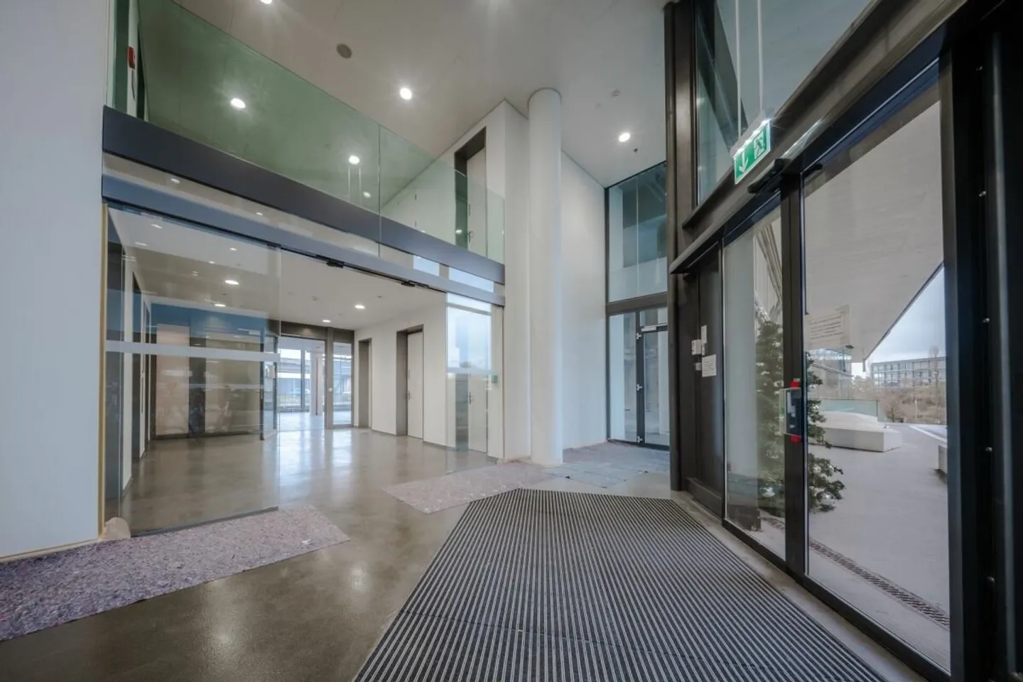 Discover the Future of Research: State-of-the-Art Laboratory Spaces for Groundbreaking Innovations. - Photo 9 of 10
