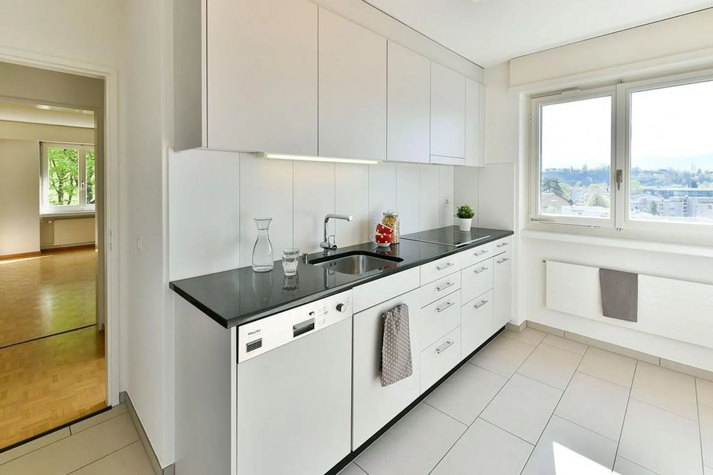 Attika-Wohnung mit Seesicht - Foto 2 von 5