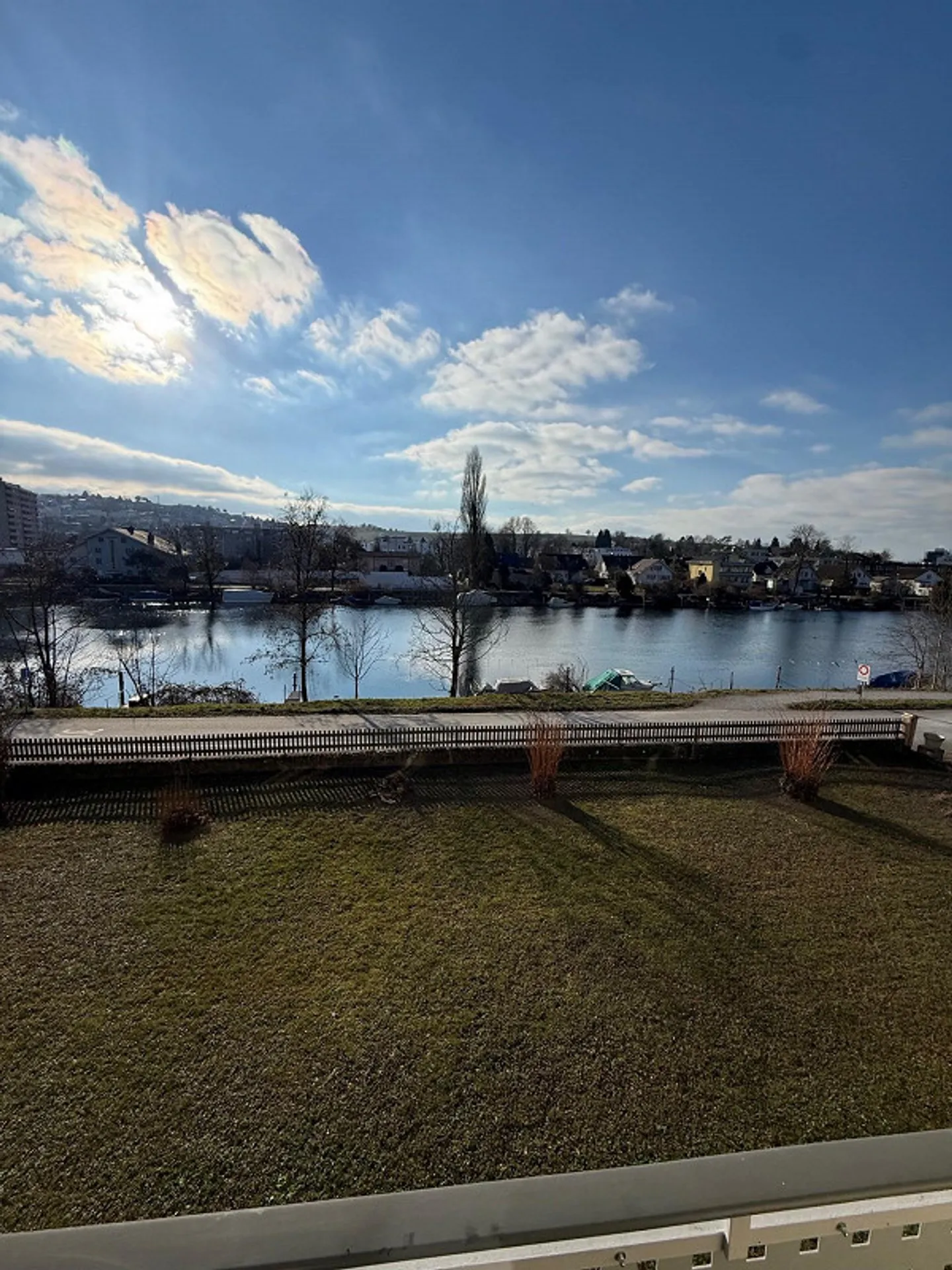 Appartamento di 2 stanze (con balcone sulla Aare) in affitto a Nidau - Foto 1 di 5