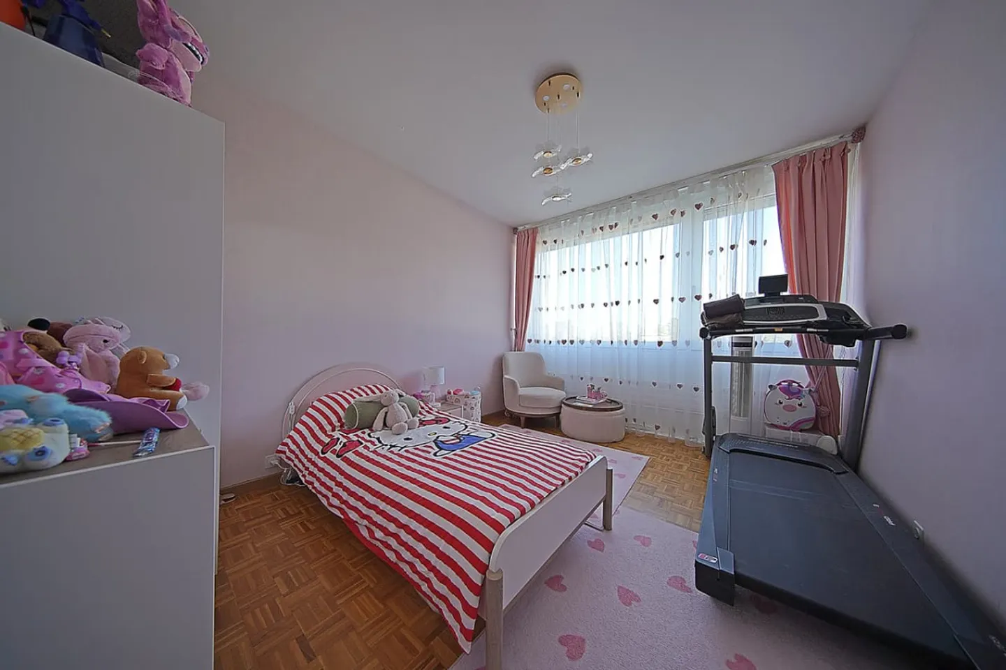 Geräumige 5 Zimmer mit Loggia in der Nähe aller Annehmlichkeiten - Foto 7 von 8