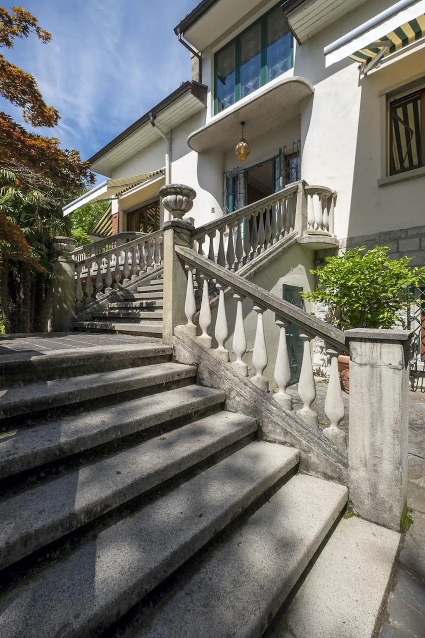 Villa con magnifico parco e campo da tennis - Foto 4 di 6