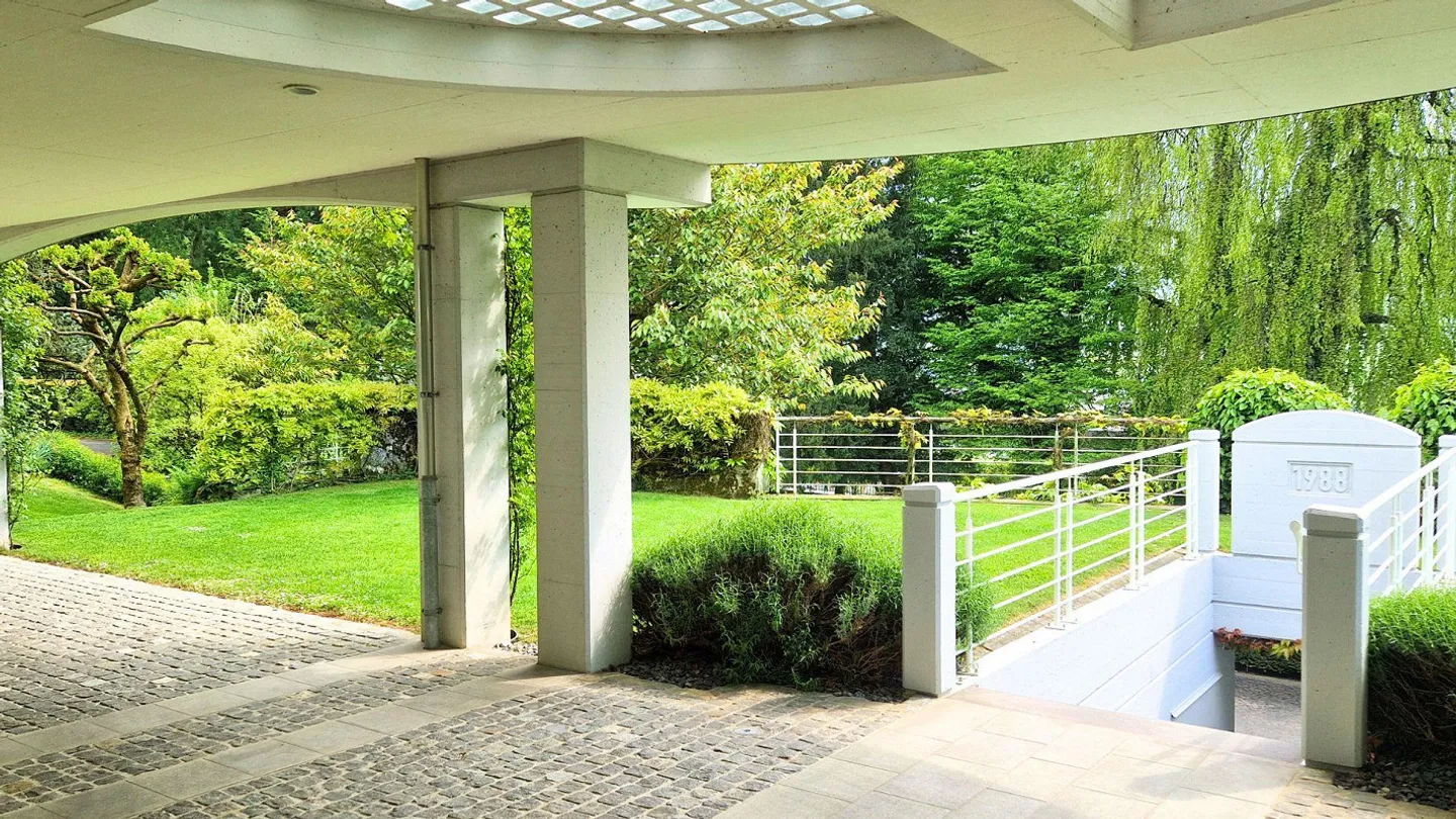Exclusive location in a park-like setting - Photo 7 of 9