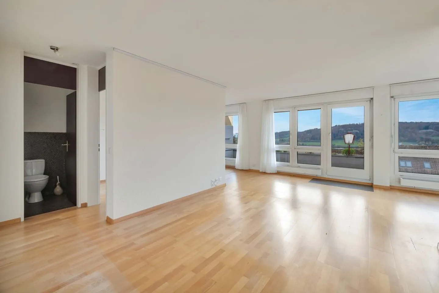 SUNNY, CENTRAL AND WITH LOTS OF CHARM - Photo 2 of 11