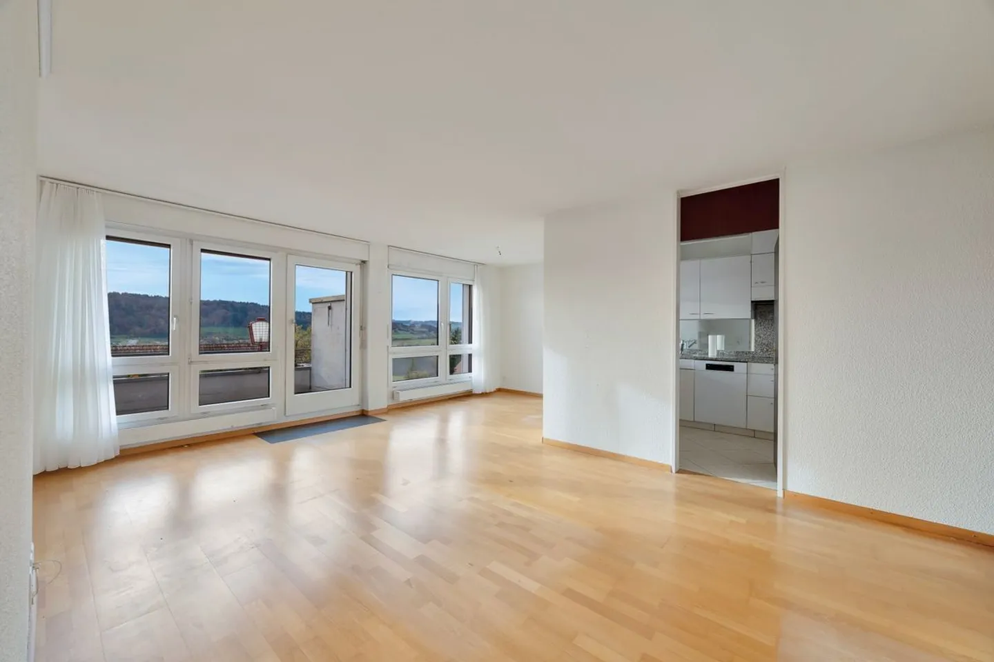 SUNNY, CENTRAL AND WITH LOTS OF CHARM - Photo 3 of 11