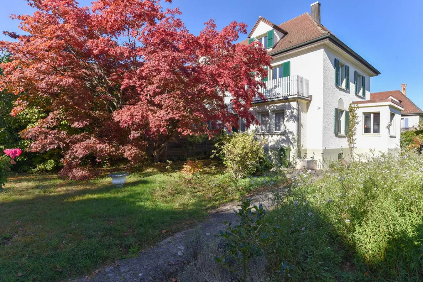 Semi-Detached House with Spacious Garden in Prime Location in Zelgli - Photo 2 of 13