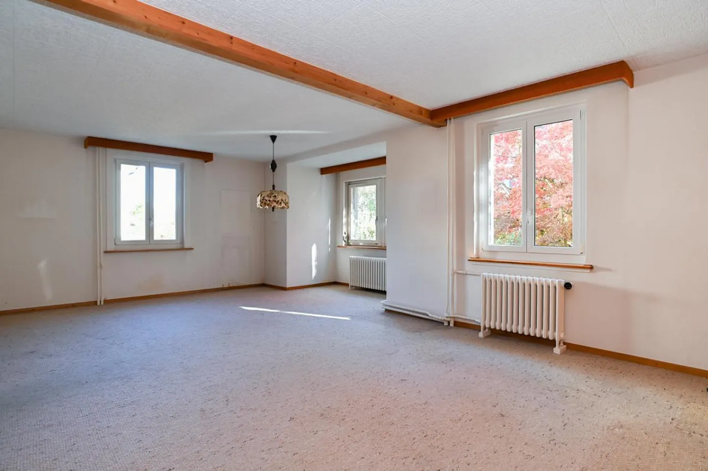 Semi-Detached House with Spacious Garden in Prime Location in Zelgli - Photo 7 of 13
