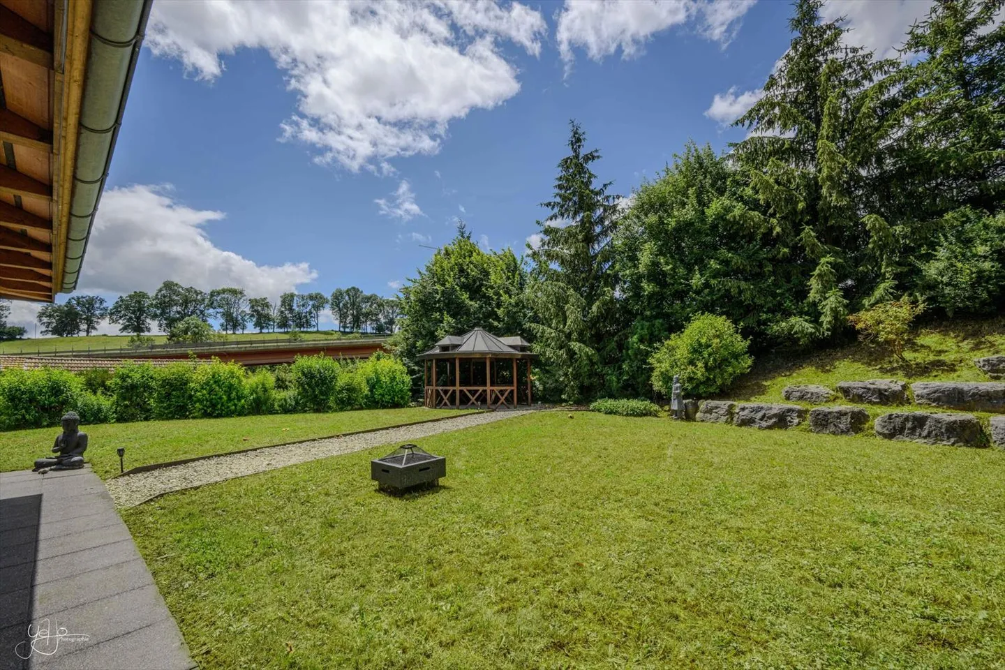 Colocazione di lusso in una casa unifamiliare con giardino e piscina - Foto 8 di 12