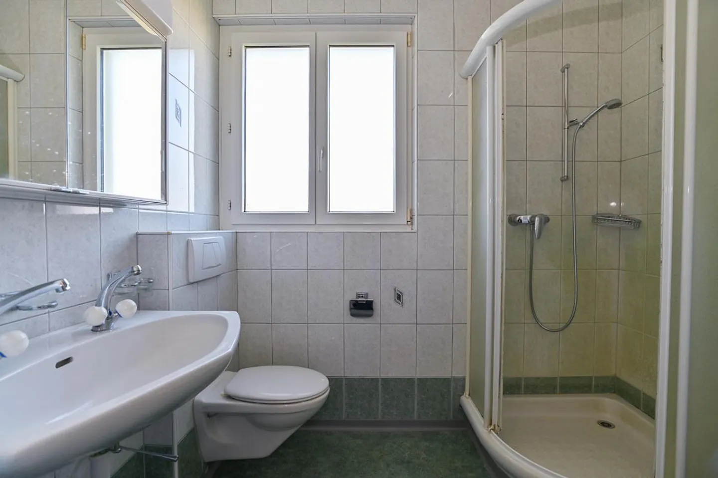 Semi-Detached House with Spacious Garden in Prime Location in Zelgli - Photo 12 of 13