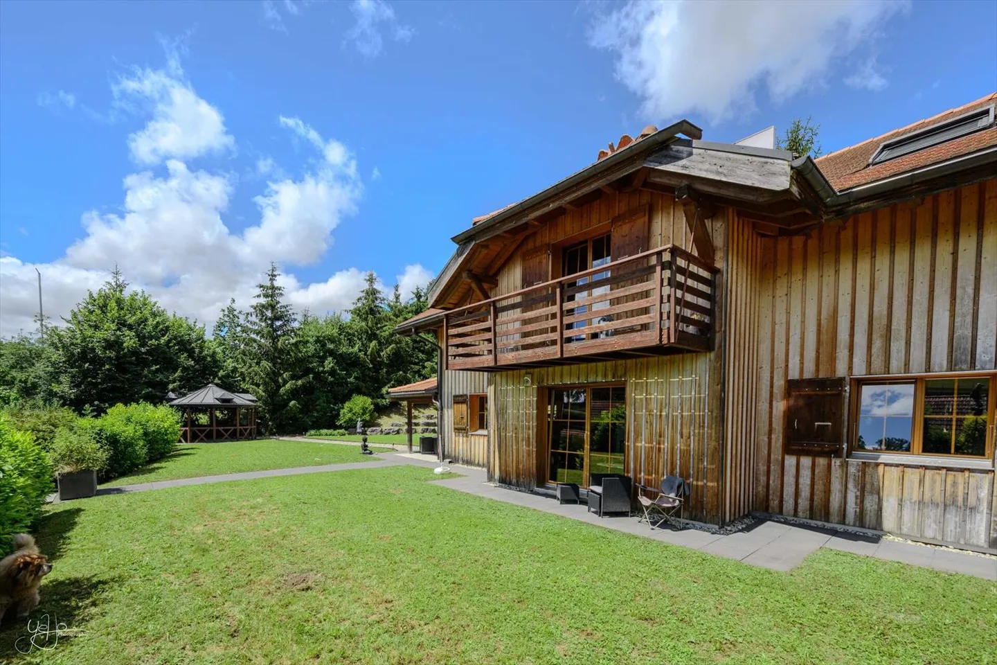 Colocazione di lusso in una casa unifamiliare con giardino e piscina - Foto 11 di 12