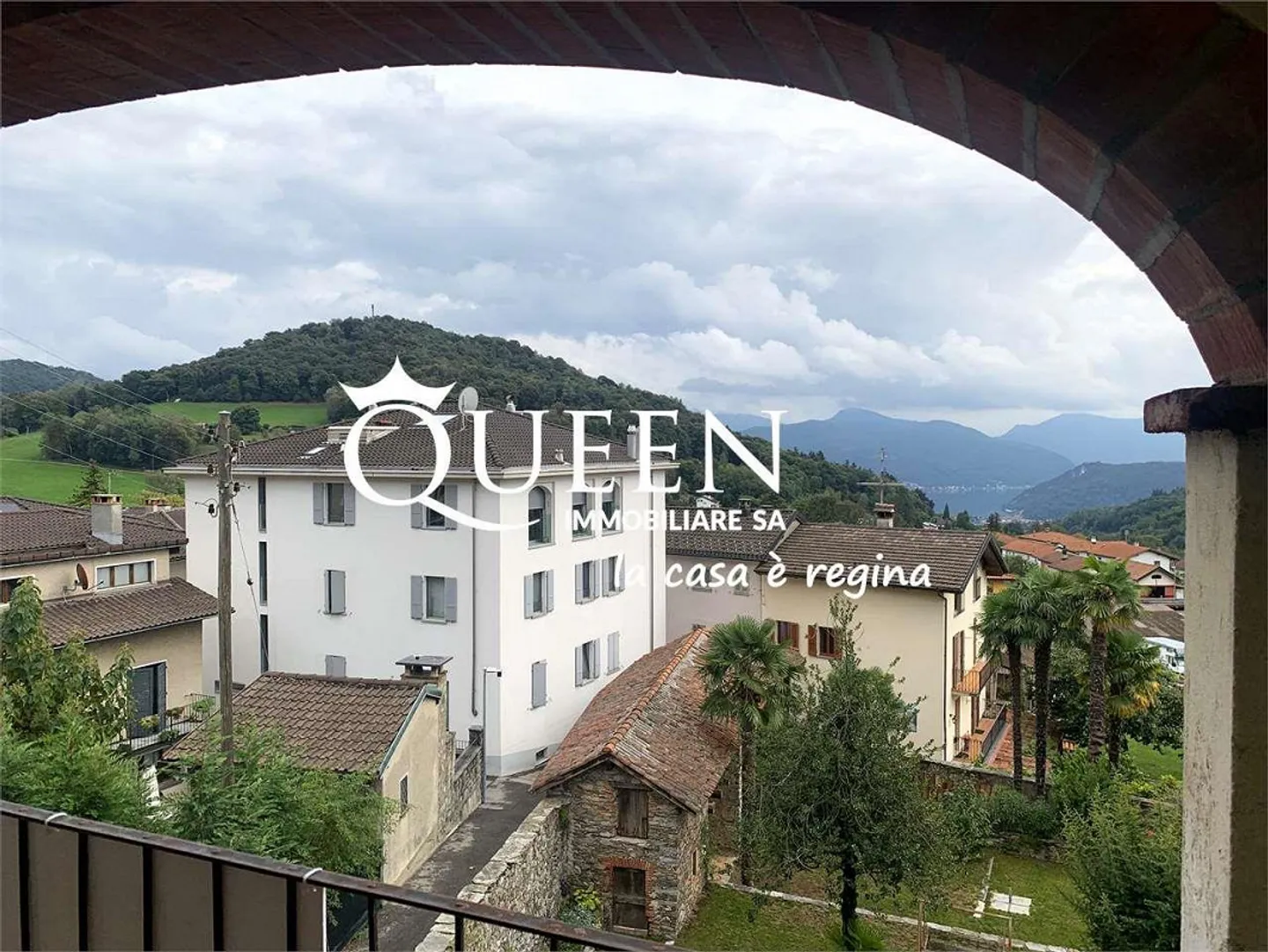 Novaggio: 8-room house, 308 sqm, in the nucleus with attached land 195 sqm - Photo 2 of 12