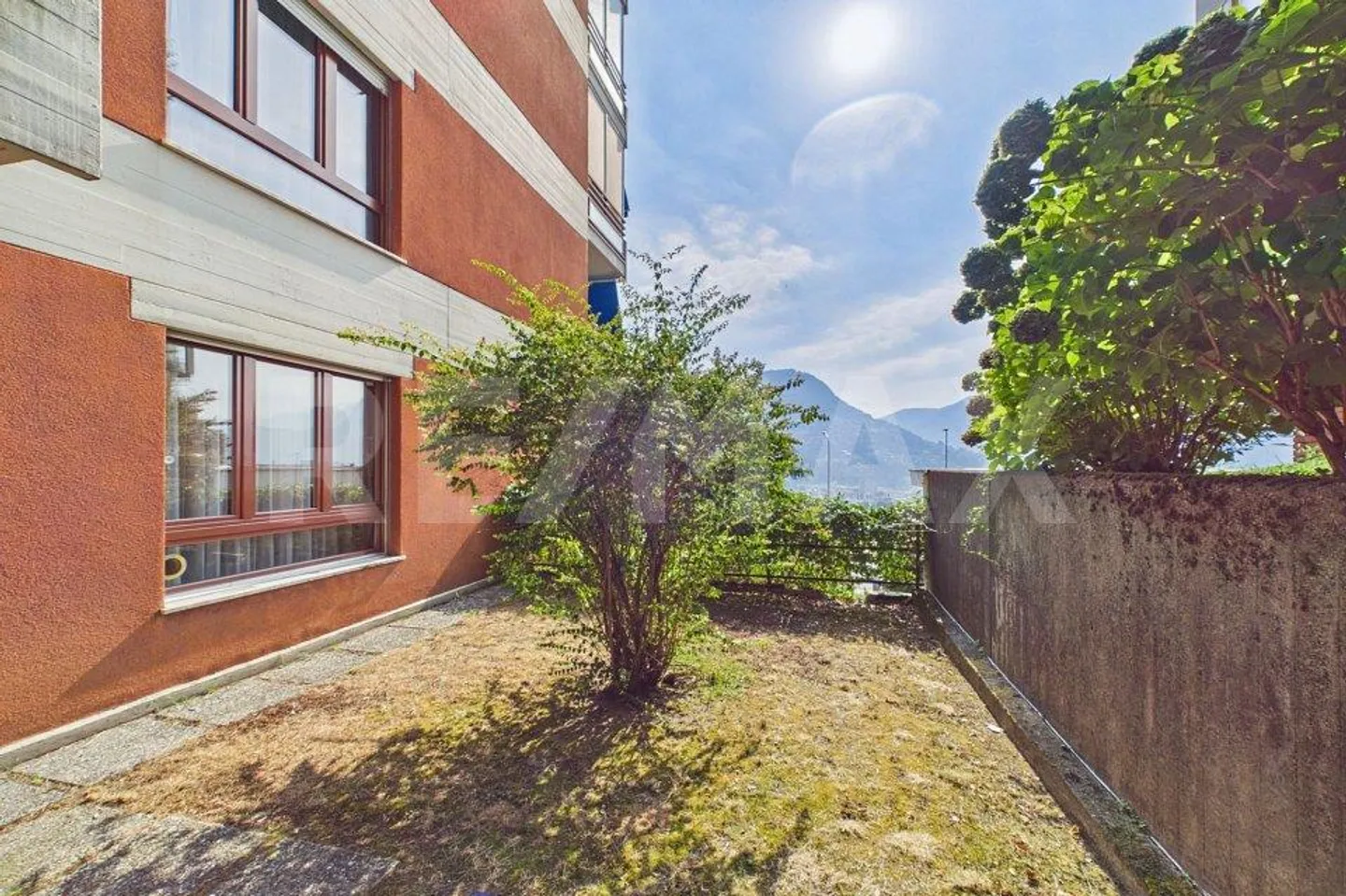 Appartamento di 4½ locali con giardino in posizione soleggiata - Foto 2 von 13