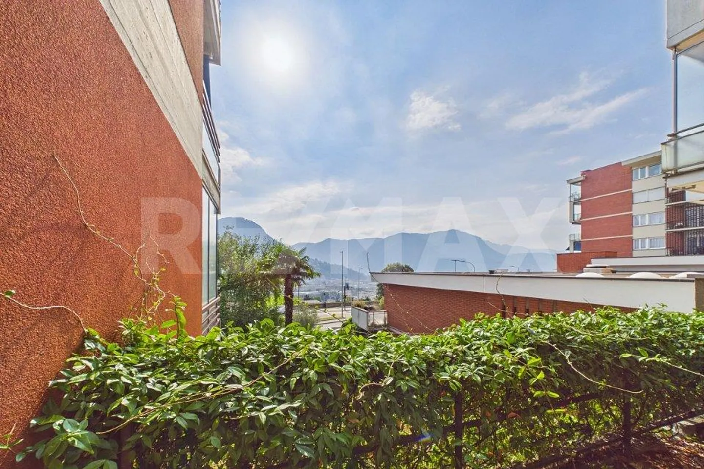 Appartamento di 4½ locali con giardino in posizione soleggiata - Foto 3 von 13