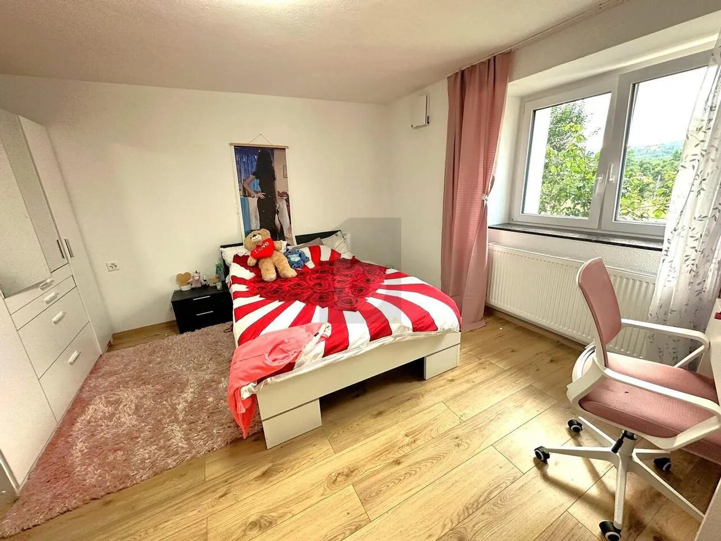 HIGH-QUALITY FULLY RENOVATED IN A QUIET LOCATION - Photo 4 of 6
