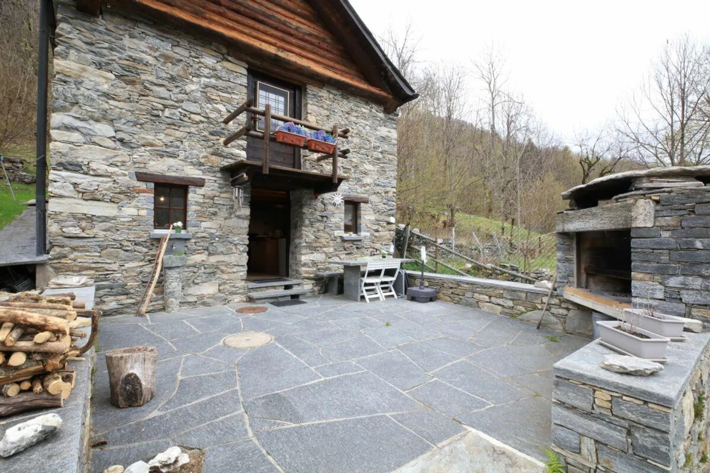 CAMPO VALLEMAGGIA - Rustico ticinese immerso nella natura - Foto 9 di 10