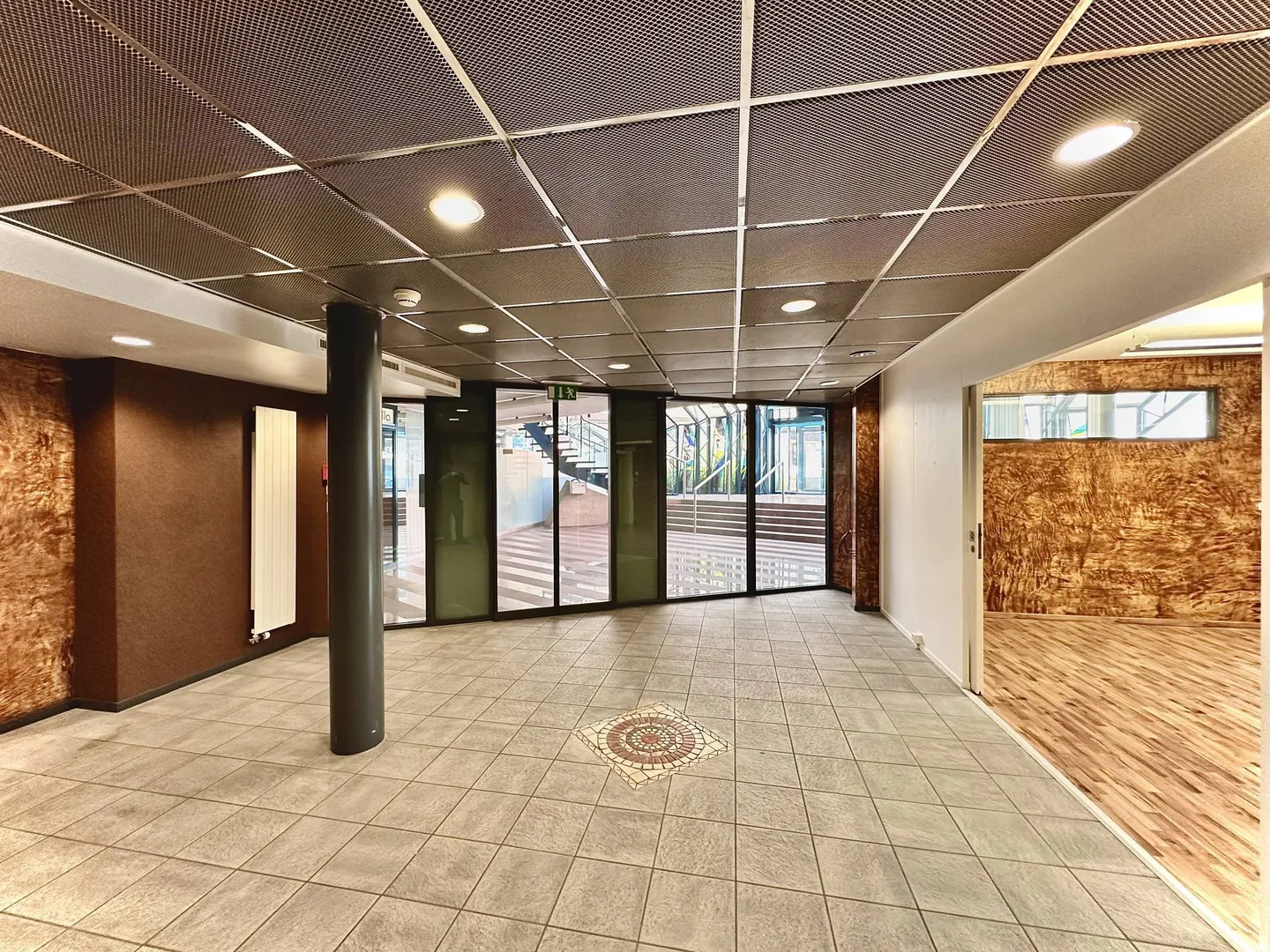 Showroom, offices, premises of 180 m2 for rent in La Chaux-de-Fonds - Photo 3 of 7