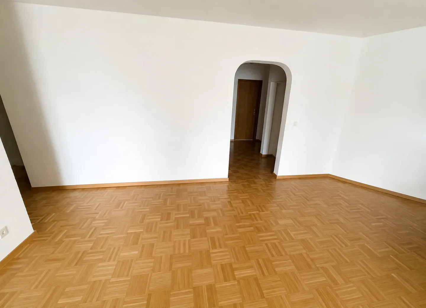 Ampio appartamento di 5,5 locali con camino e grande balcone sud - Foto 11 di 13