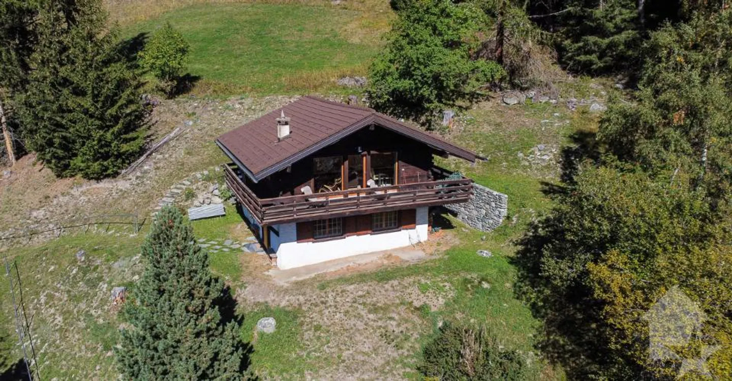 Charming chalet surrounded by nature with stunning views - Photo 1 of 12