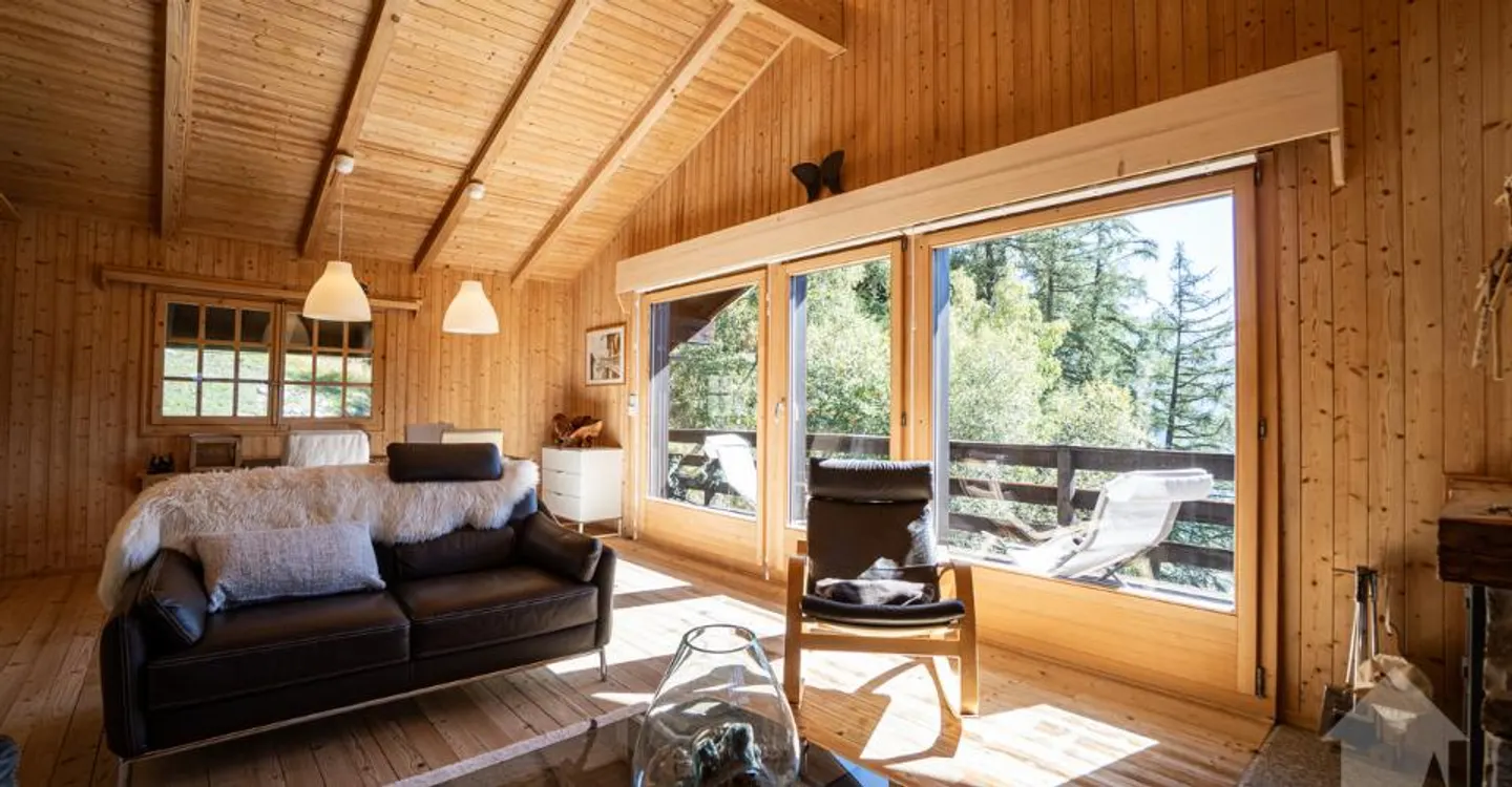 Charming chalet surrounded by nature with stunning views - Photo 2 of 12