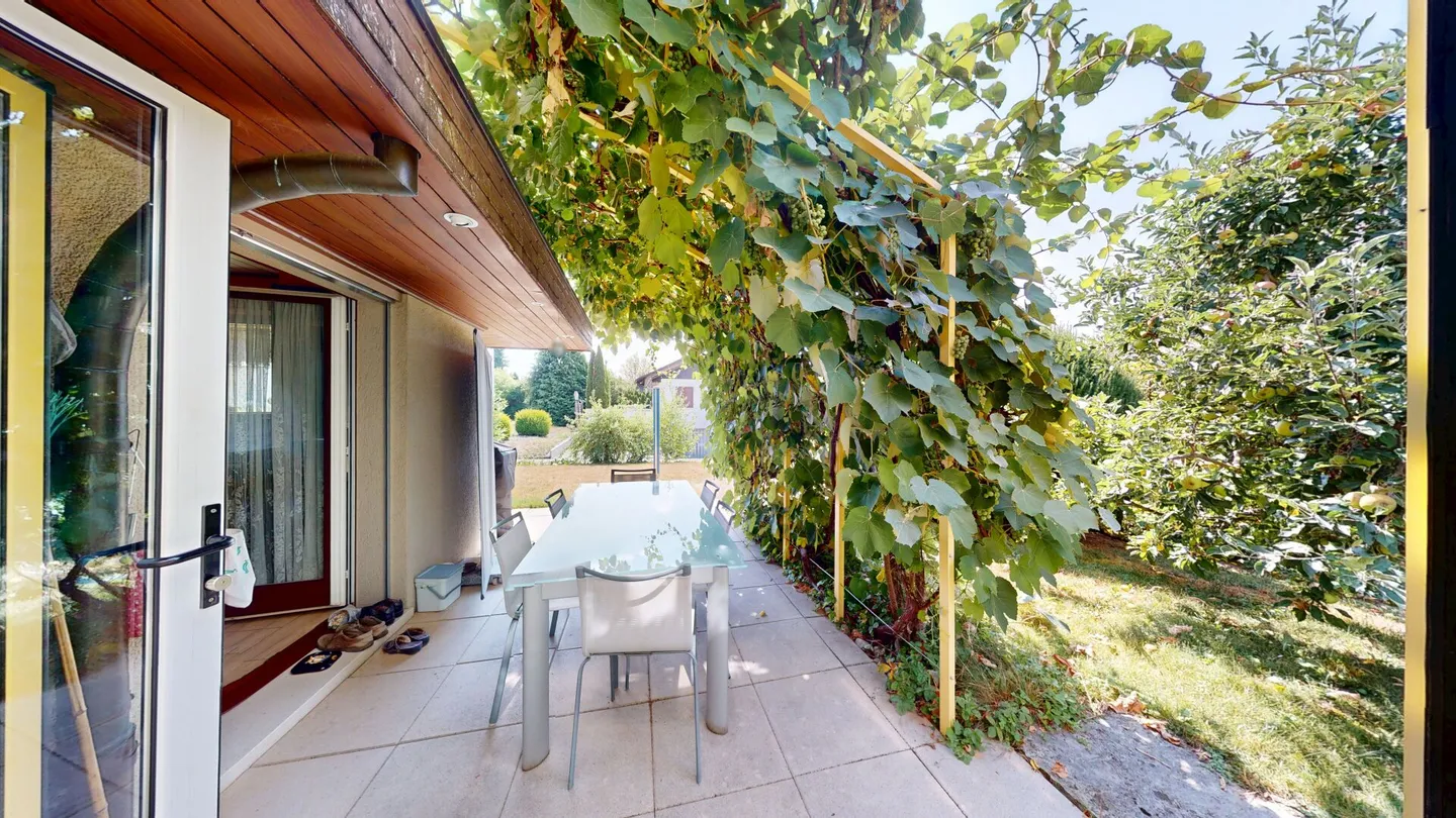 Charming 4.5 Room Single-Family House with Lovingly Designed Garden - Photo 7 of 19