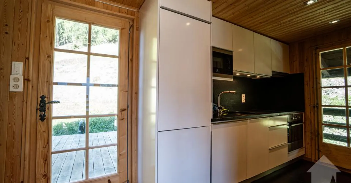 Charming chalet surrounded by nature with stunning views - Photo 7 of 12