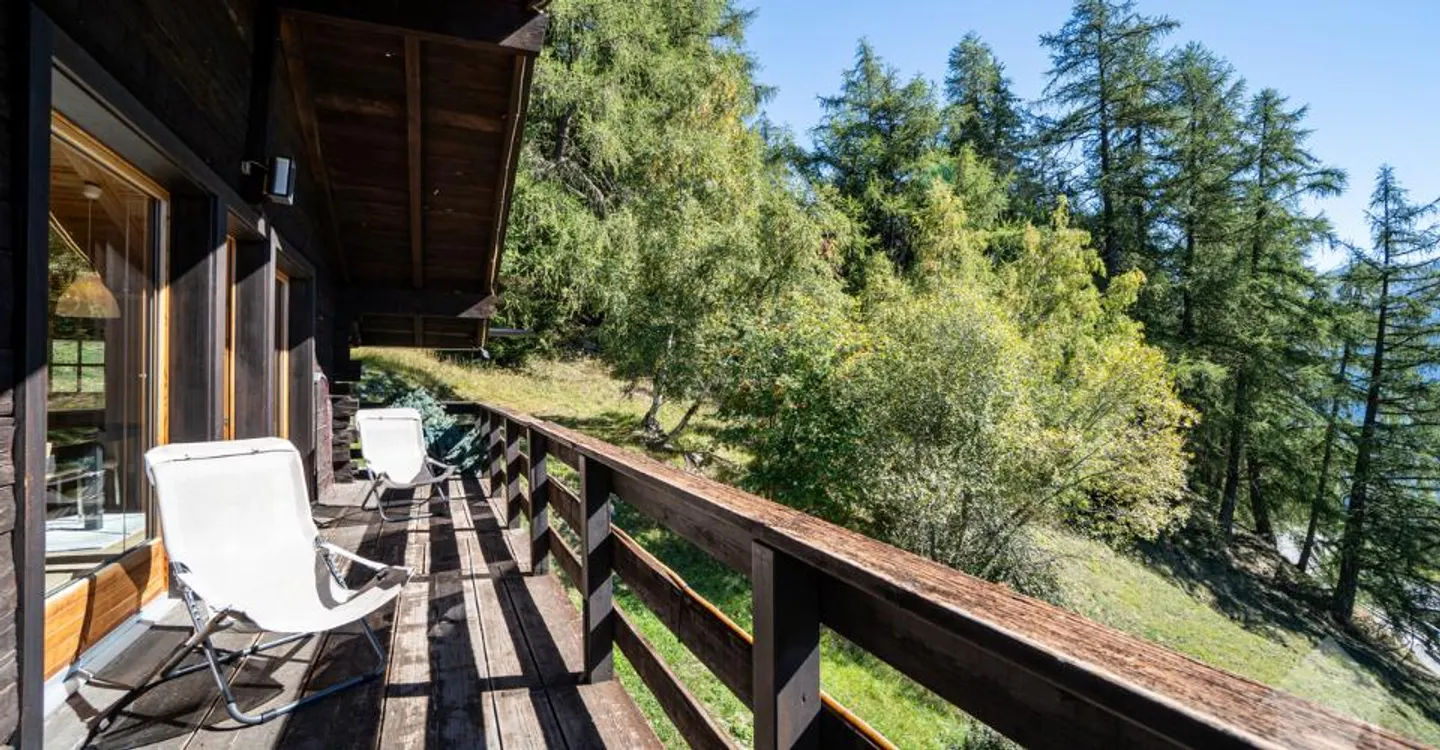 Charming chalet surrounded by nature with stunning views - Photo 9 of 12