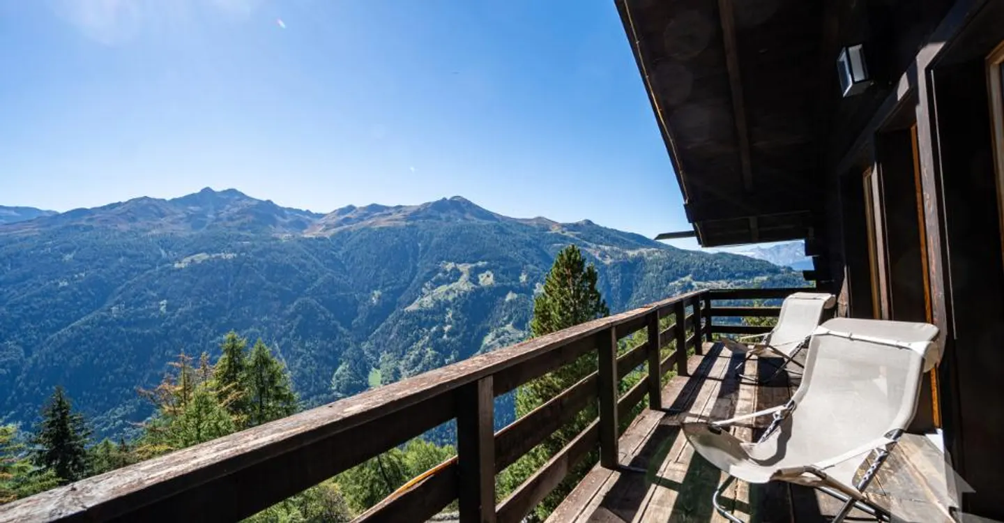 Charming chalet surrounded by nature with stunning views - Photo 10 of 12