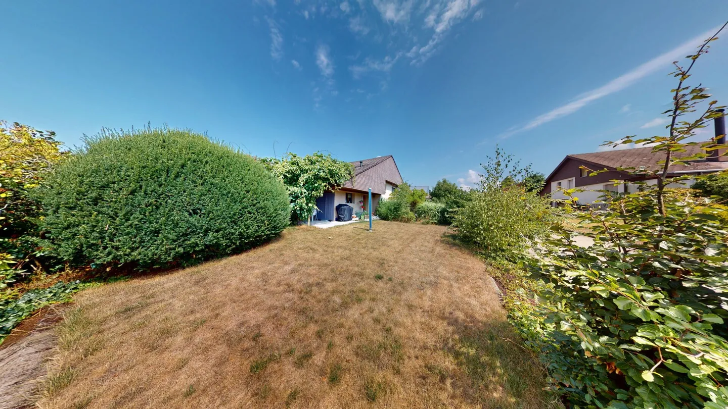 Charming 4.5 Room Single-Family House with Lovingly Designed Garden - Photo 18 of 19