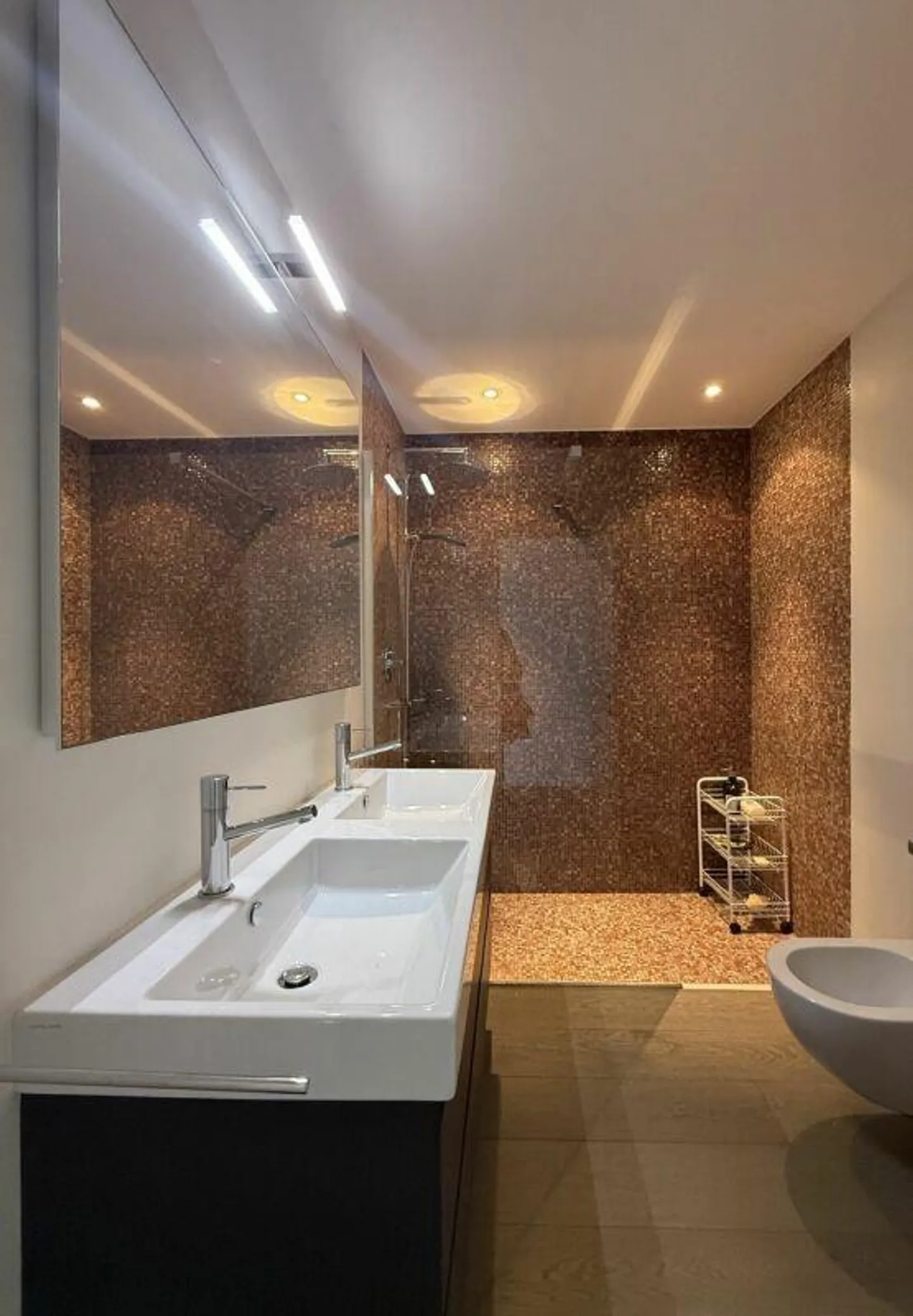 Exclusive Apartment with Breathtaking View - Photo 5 of 5