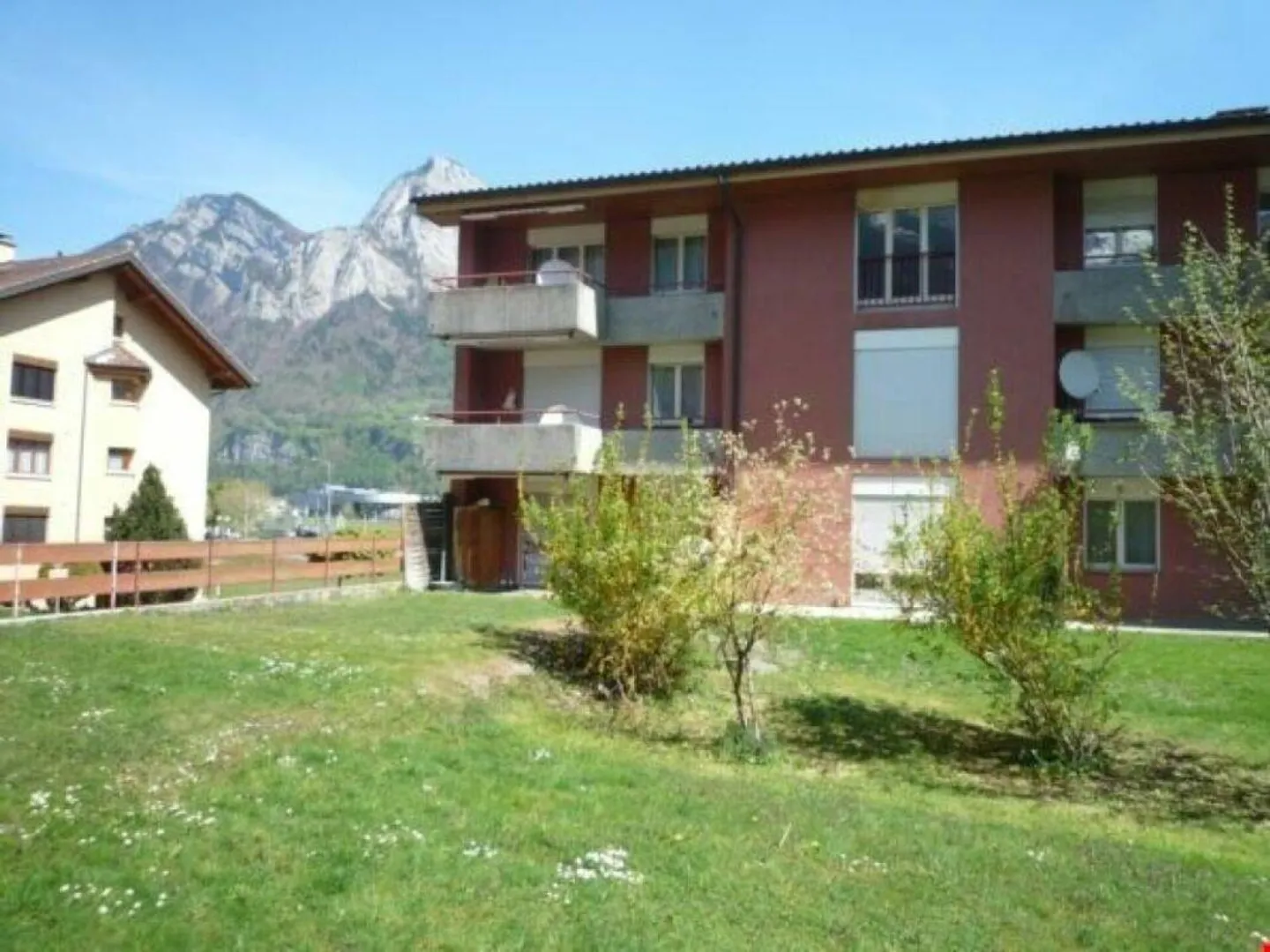 Charming, cozy apartment with garden seating area and garage! - Photo 1 of 7