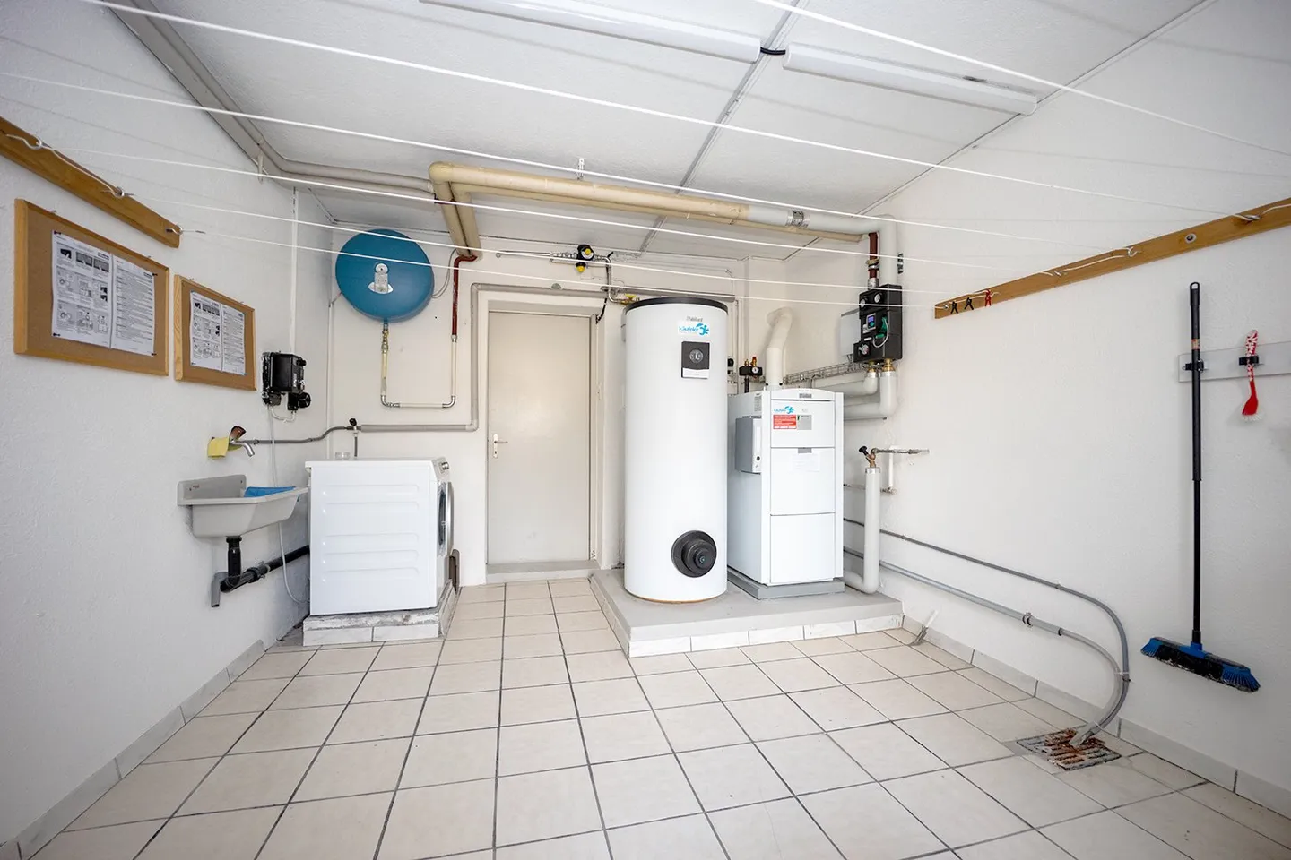 Solid investment with attractive returns - Photo 9 of 12