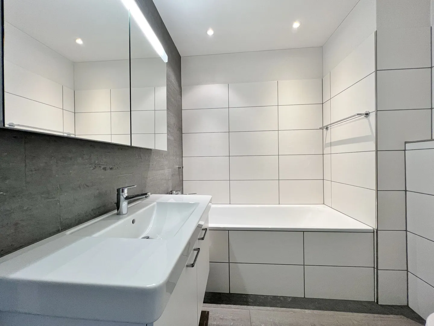 Attractive Garden Apartment in a Modern Multi-Family House - Photo 12 of 14