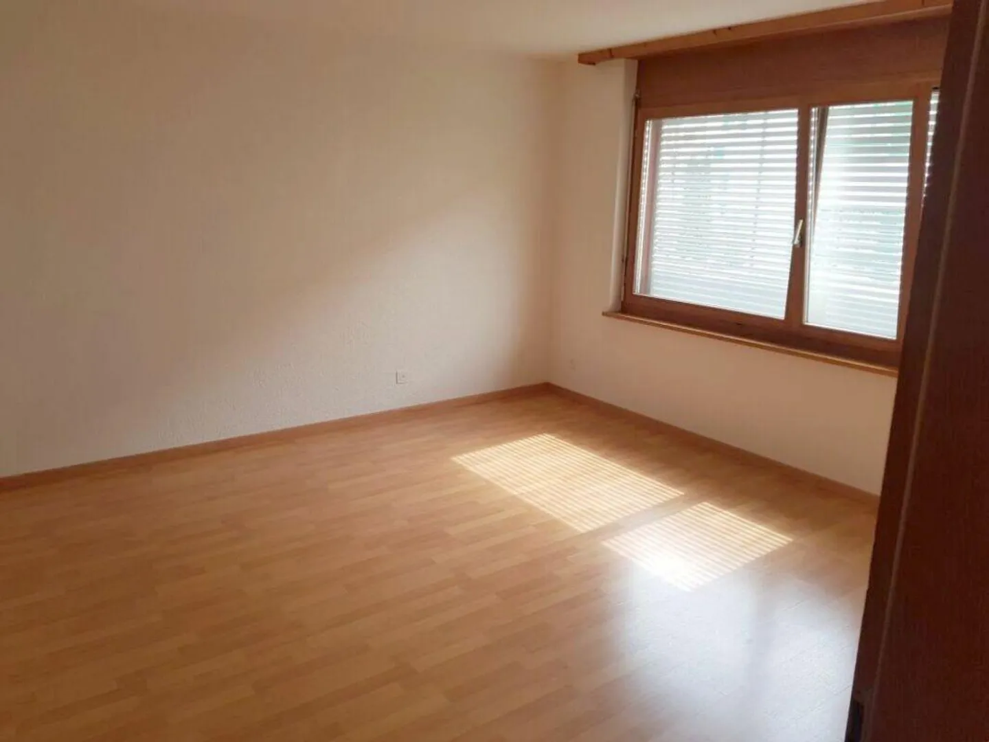 Charming, cozy apartment with garden seating area and garage! - Photo 3 of 7