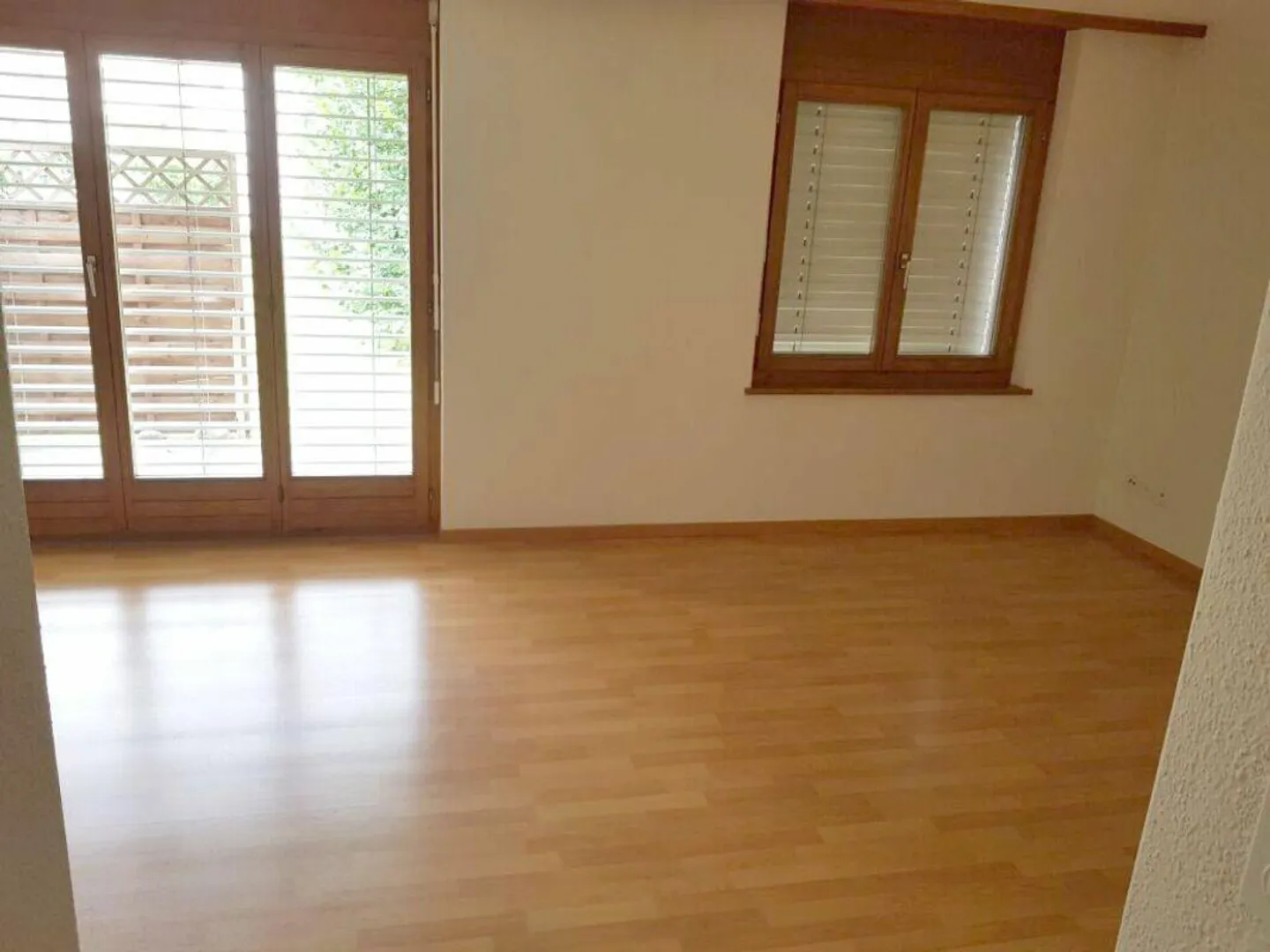 Charming, cozy apartment with garden seating area and garage! - Photo 4 of 7