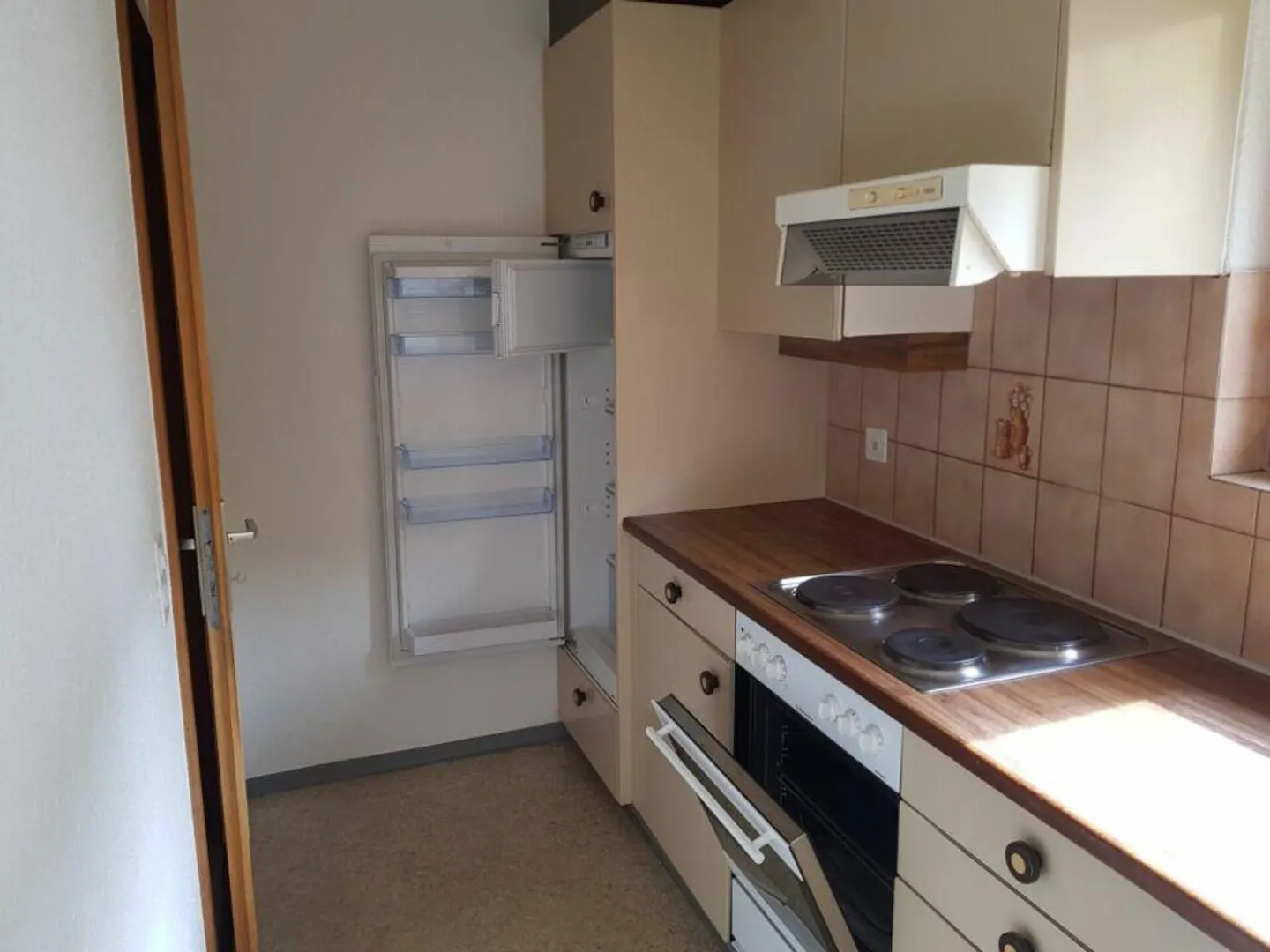 Charming, cozy apartment with garden seating area and garage! - Photo 5 of 7