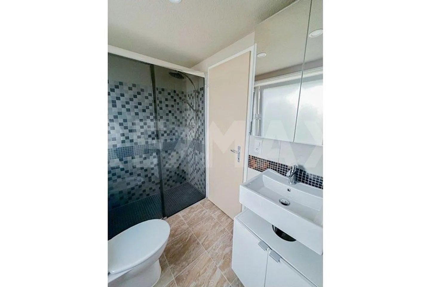 4 ½-Room Row Middle House - Photo 11 of 13