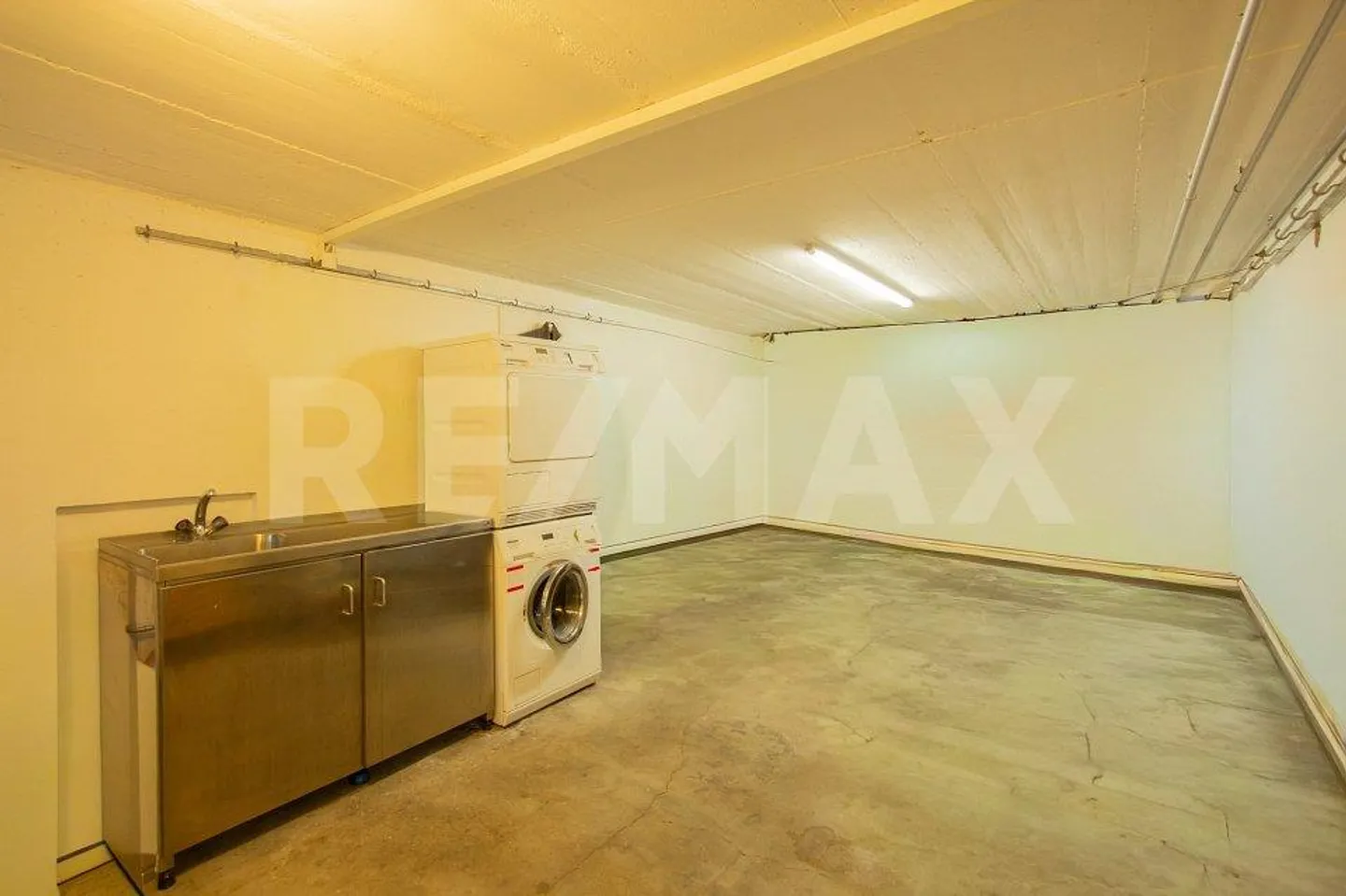 4 ½-Room Row Middle House - Photo 12 of 13