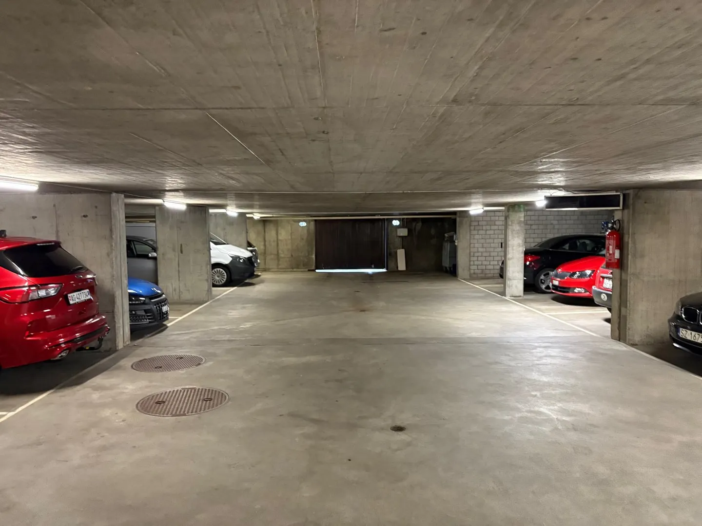 Place de parking dans un garage souterrain propre ! - Photo 1 sur 2