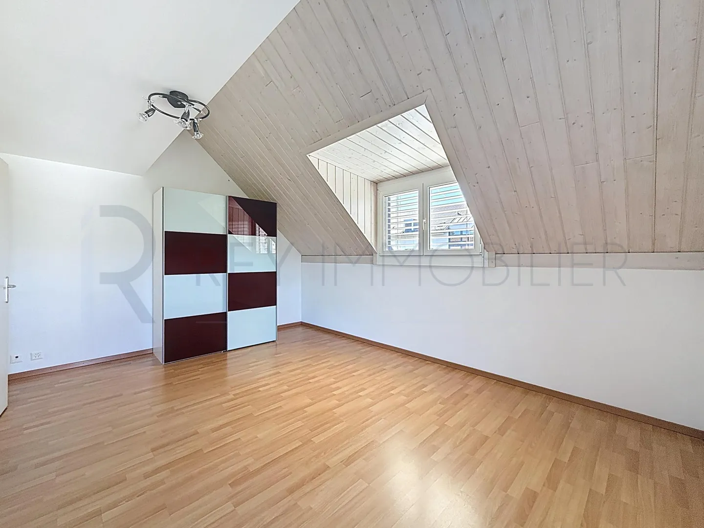 Charming Row House Villa in Residential Area - Photo 5 of 9