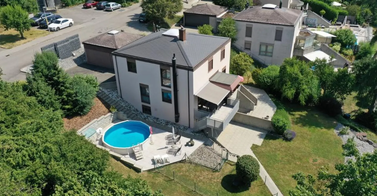 Geräumige vollständig renovierte Einzelvilla - Foto 1 von 13