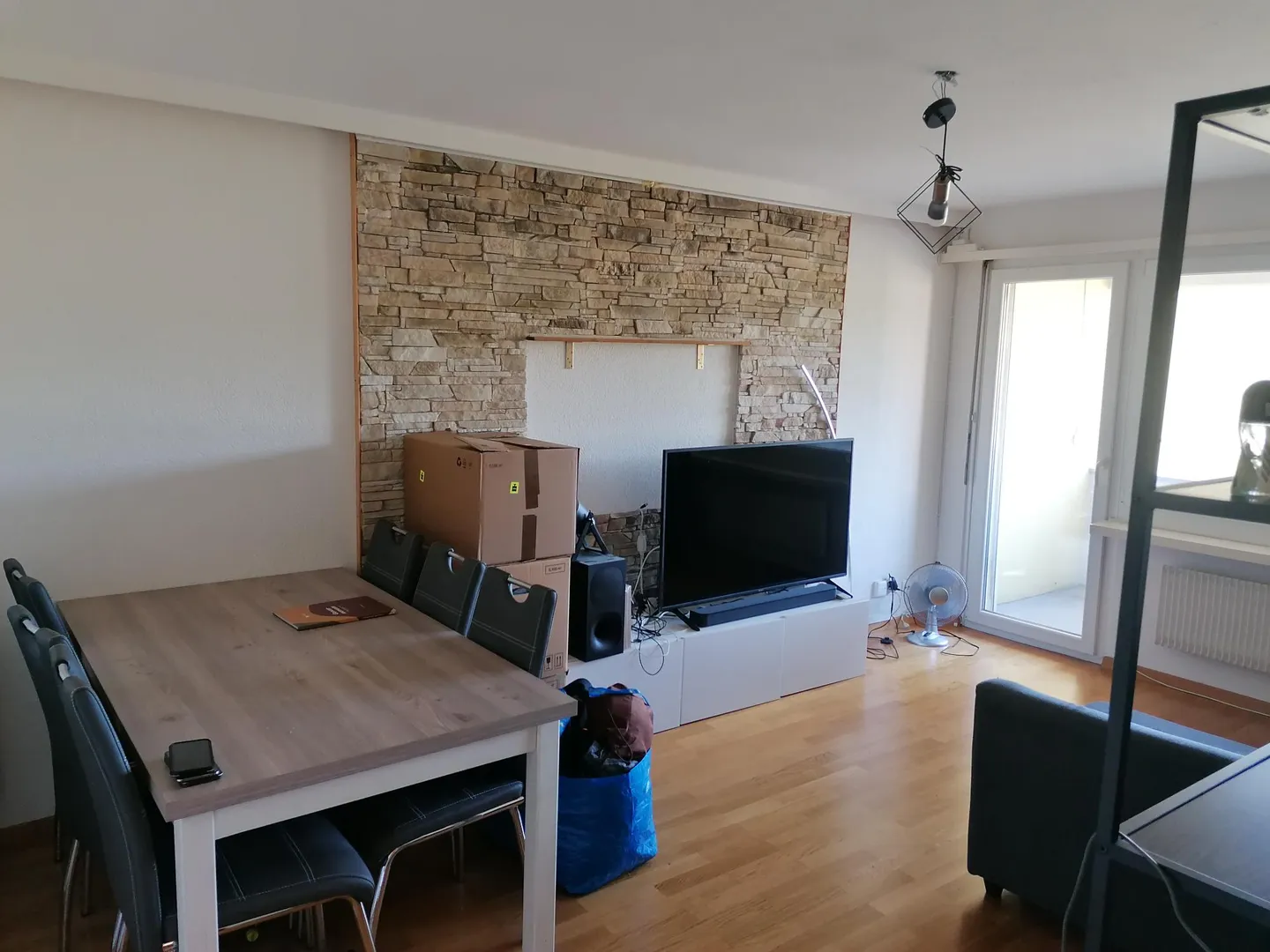 Well-kept bright 2-room apartment - Photo 7 of 8