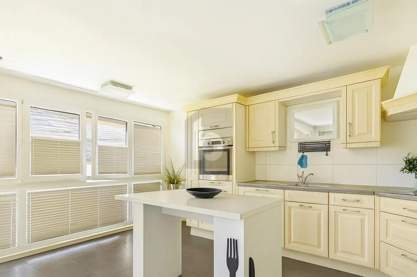 MODERN, ELEGANT & GROSSZÜGIG - Foto 2 von 6