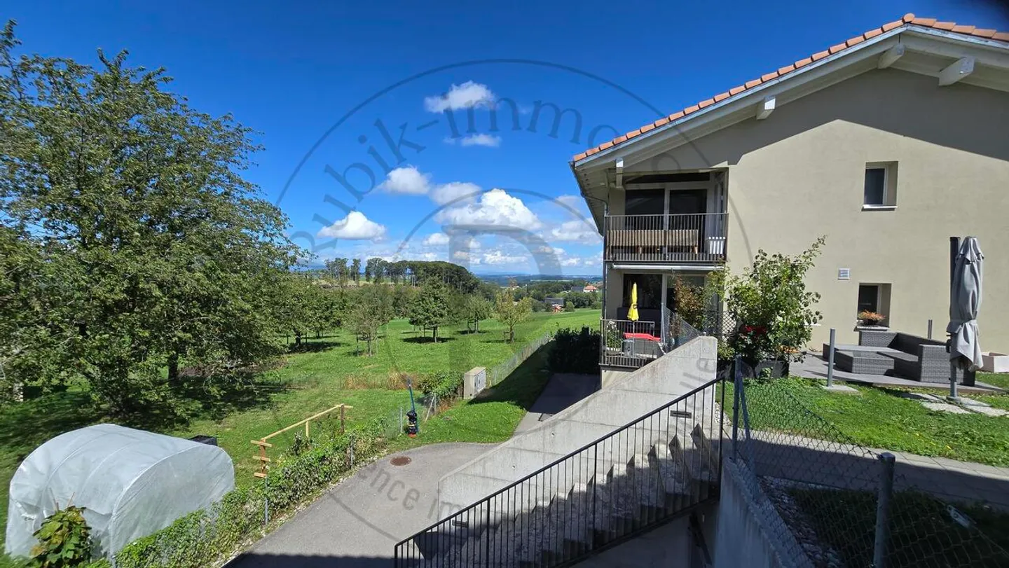 Bell'appartamento di 2,5 stanze con giardino e loggia - Foto 9 di 11