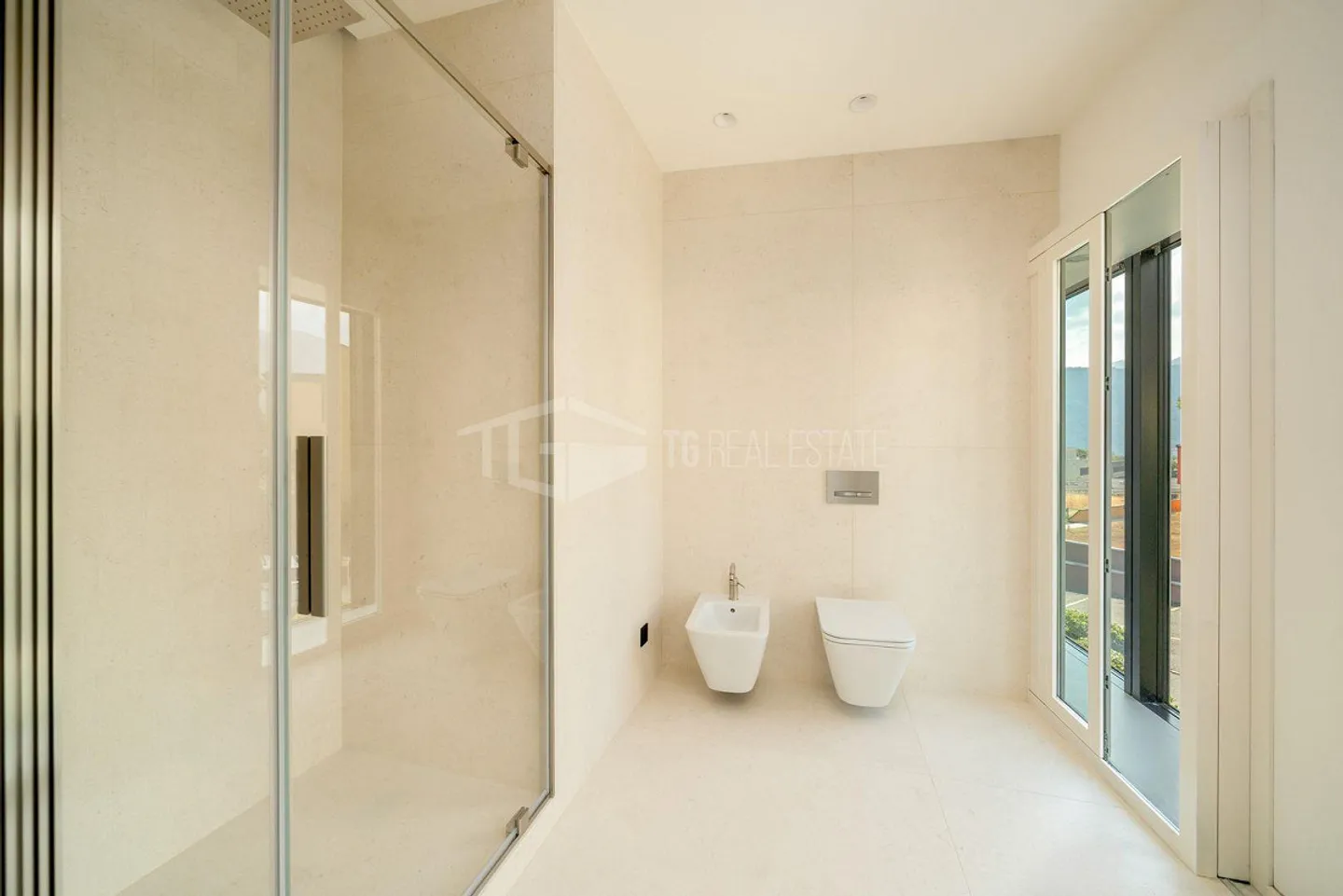 BRAND NEW APARTMENT IN A QUIET AREA - Photo 5 of 14
