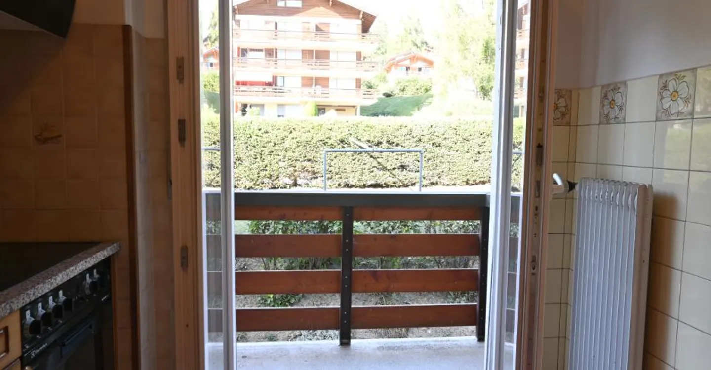 3-room apartment of approximately 71 m2, sold unfurnished, with two balconies totaling approximately 15 m2 - Photo 4 of 17