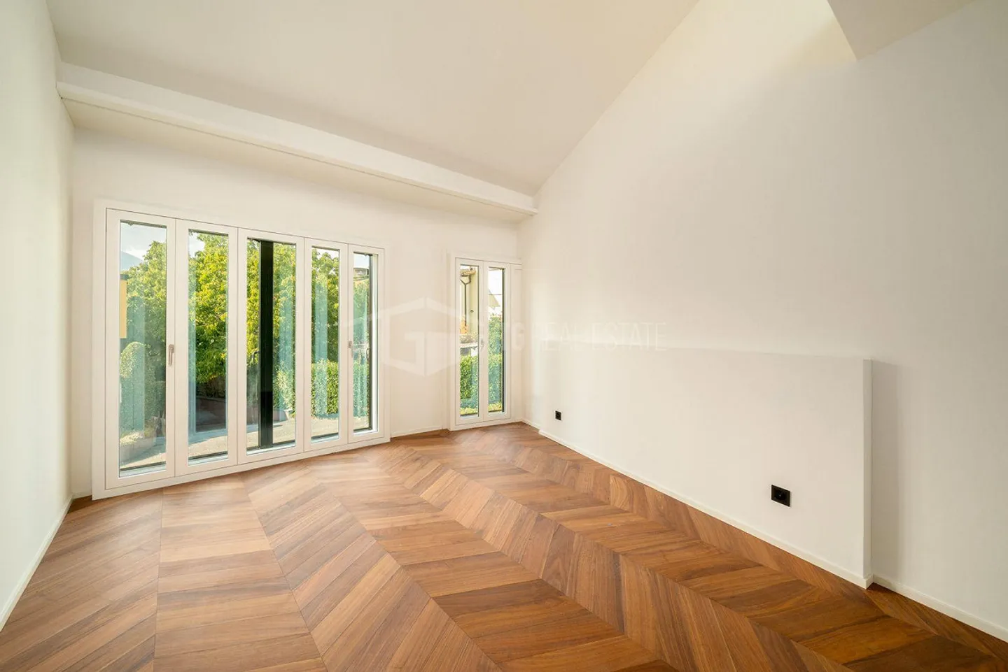 BRAND NEW APARTMENT IN A QUIET AREA - Photo 8 of 14