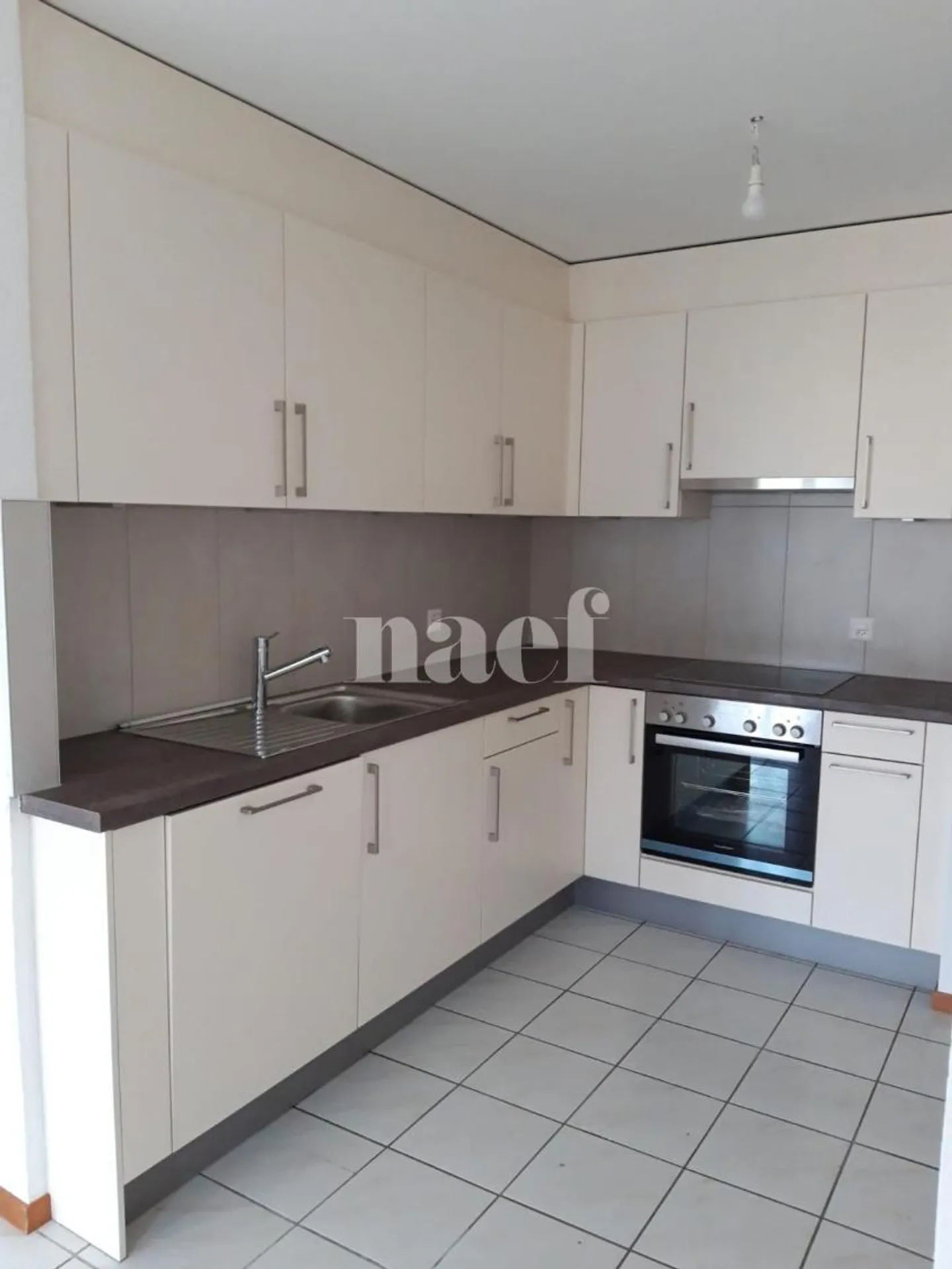 3.5 Room Apartment - Photo 3 of 9