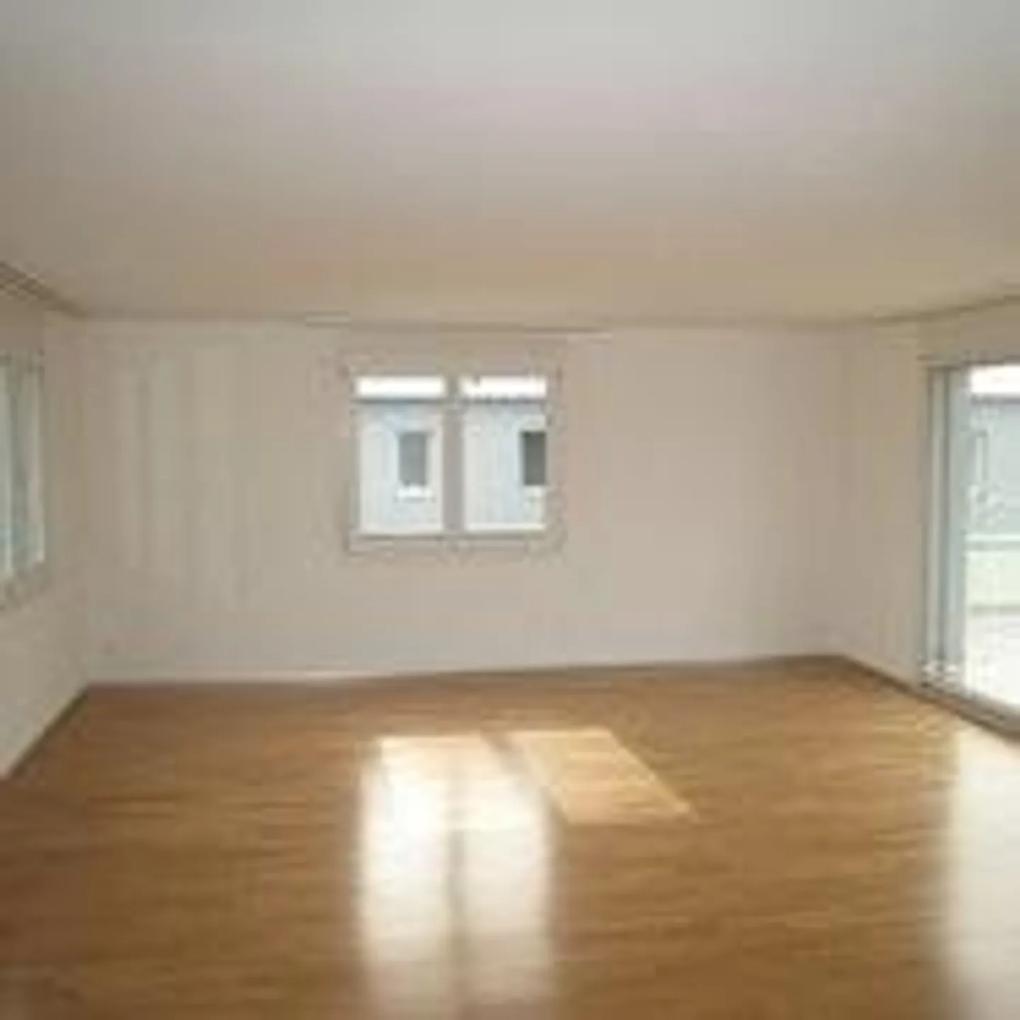 Bellissimo e spazioso appartamento attico di 4,5 stanze in affitto - Foto 4 di 7