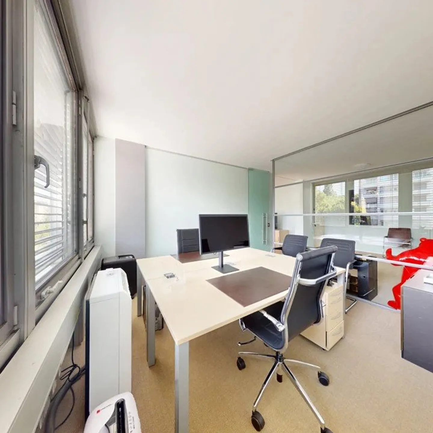 Zu vermieten: Modernes, möbliertes Büro von 95 m² an einer prestigeträchtigen Adresse in Genf - Foto 4 von 9