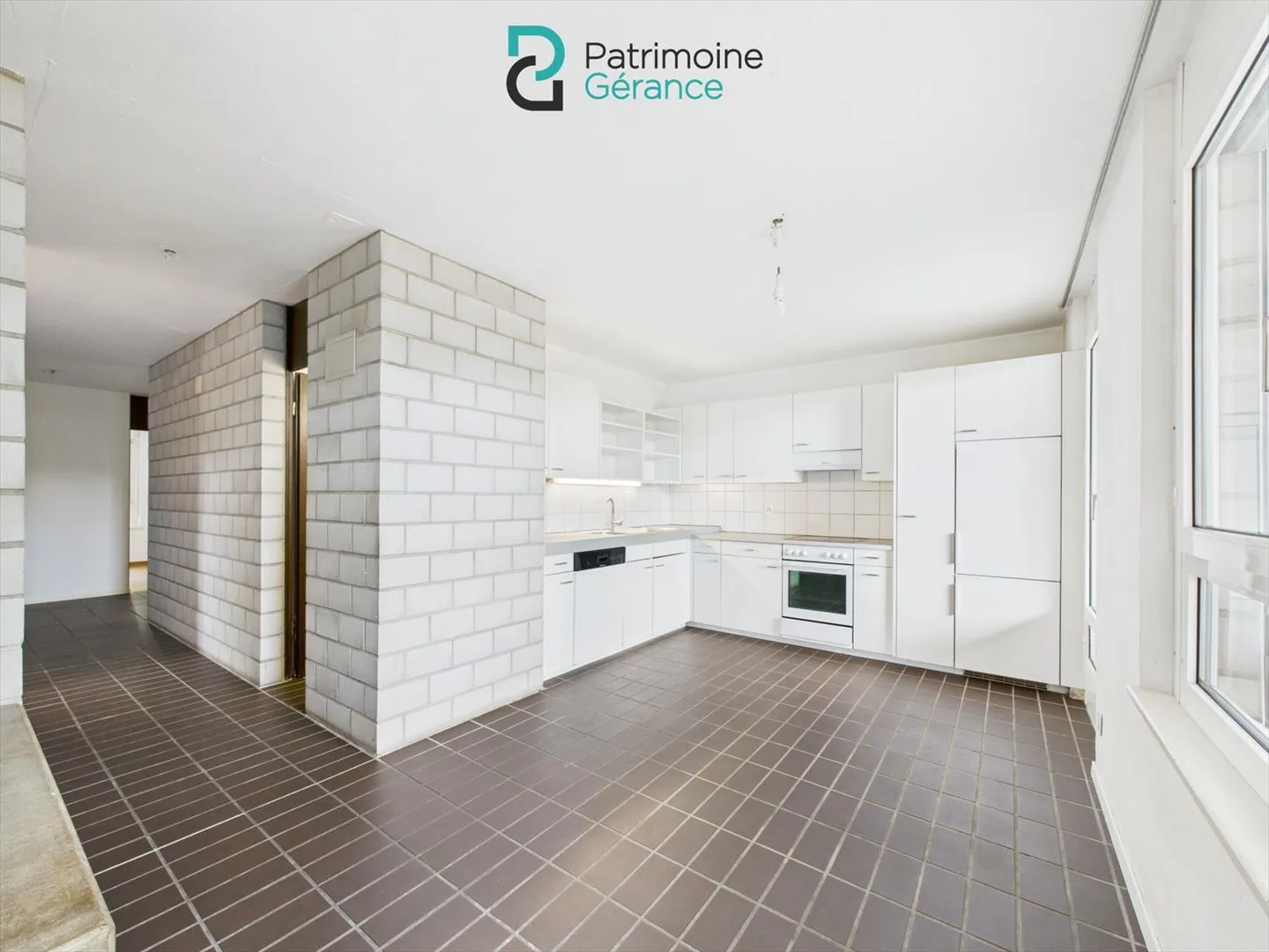 Four-room apartment with balcony - Photo 2 of 11
