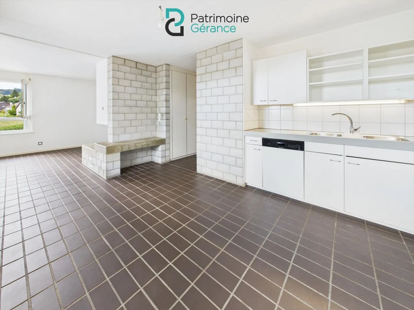 Four-room apartment with balcony - Photo 4 of 11